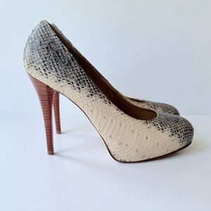 Stuart Weitzman Snakeskin Hidden Platform Heels Cream / Gray / Natural Size 10